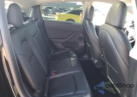 2022 Tesla Model Y z USA, uszkodzony, nr VIN 7SAYGDEE1NF363526